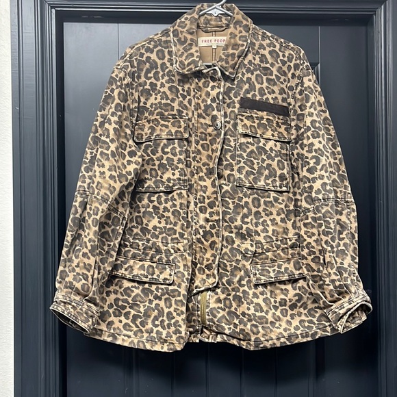Excellent used condition animal print jacket Smoke free Worn  a handful of times - Picture 4 of 10